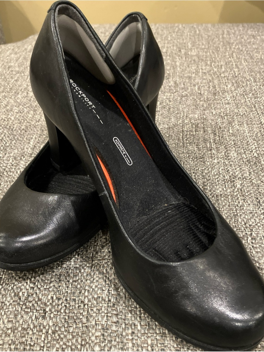 Rockport Black Leather Rounded-Toe Heels size 6.5